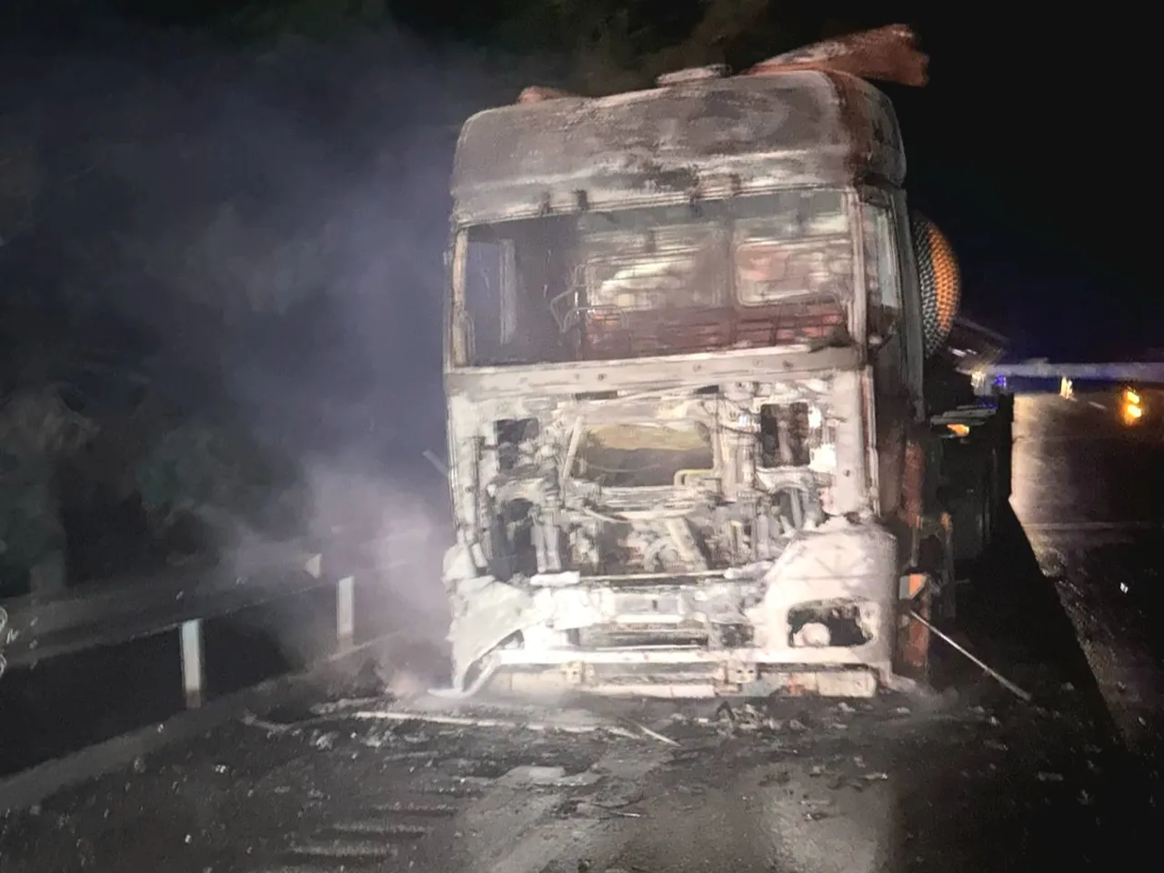 Adana'da sıcak saatler! Seyir halindeki tanker yandı, ateş ormana sıçradı