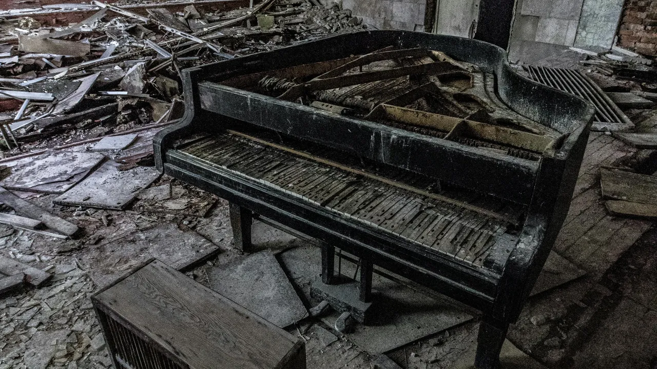 Çernobil yeniden saatli bomba! 2 milyar dolarlık radyasyon kalkanı çatladı!