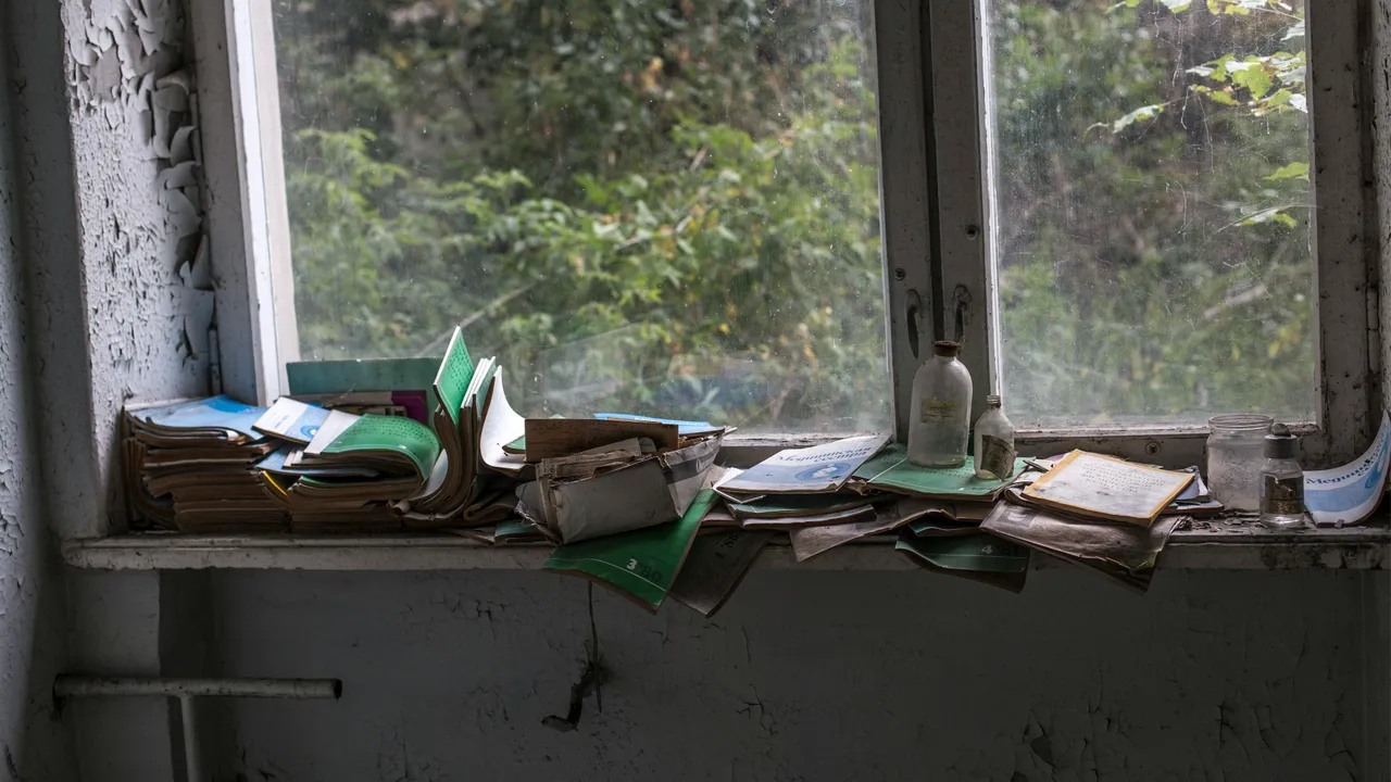 Çernobil yeniden saatli bomba! 2 milyar dolarlık radyasyon kalkanı çatladı!