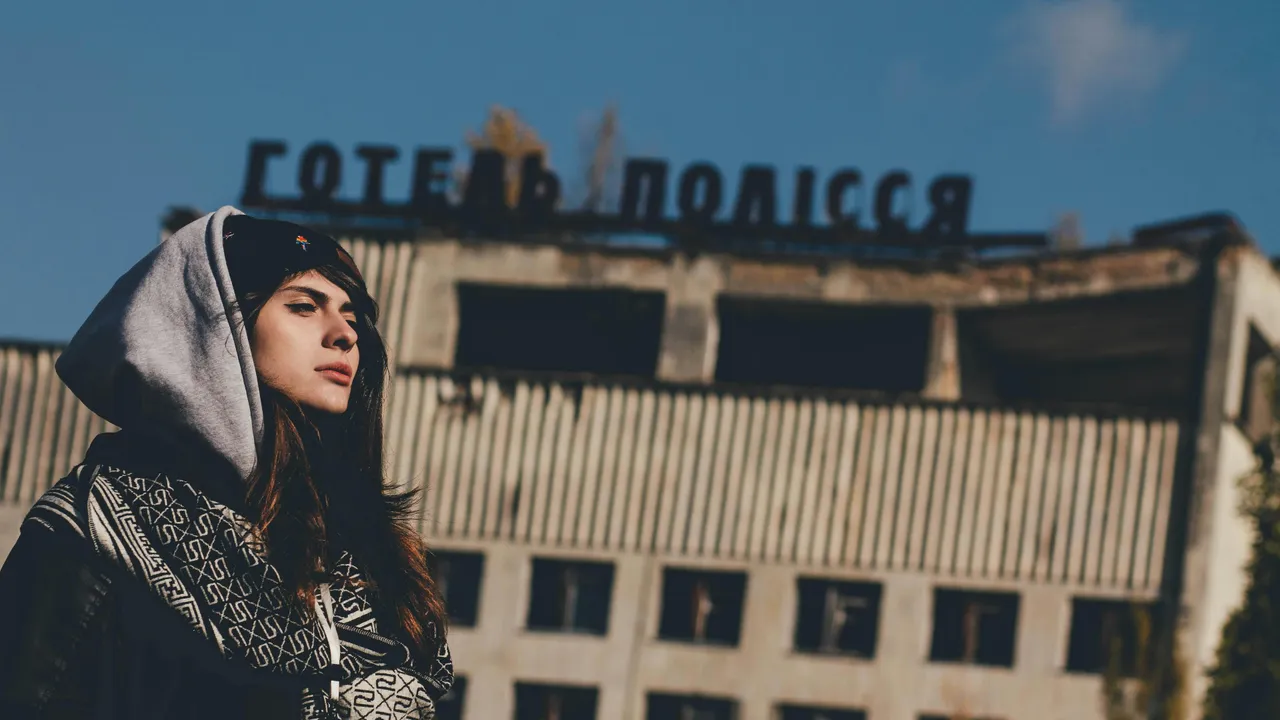 Çernobil yeniden saatli bomba! 2 milyar dolarlık radyasyon kalkanı çatladı!