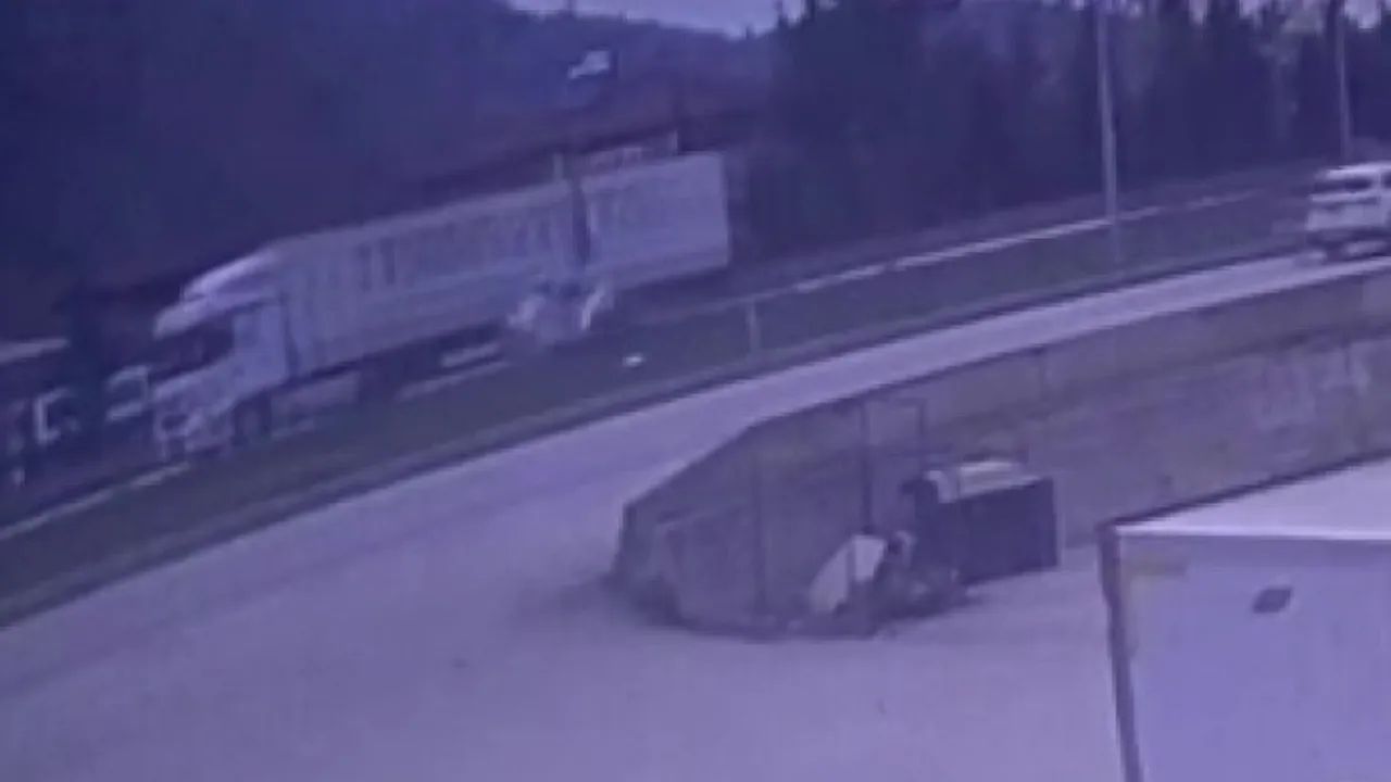 Duruşmaya gidiyordu otomobili direğe çarpıp parçalandı! Genç avukatın feci sonu