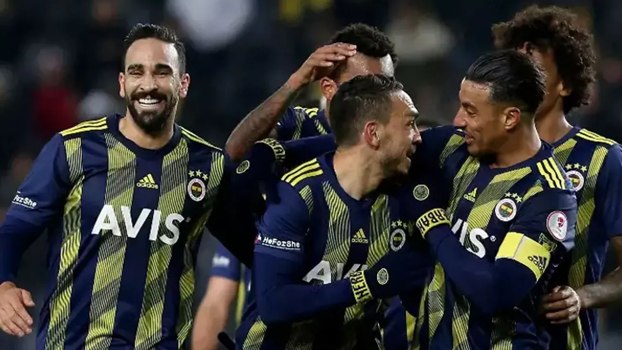 Fenerbahçe'nin eski oyuncusu sahneye çıkıyor: Futbolu bıraktı, tiyatroculuğa soyundu