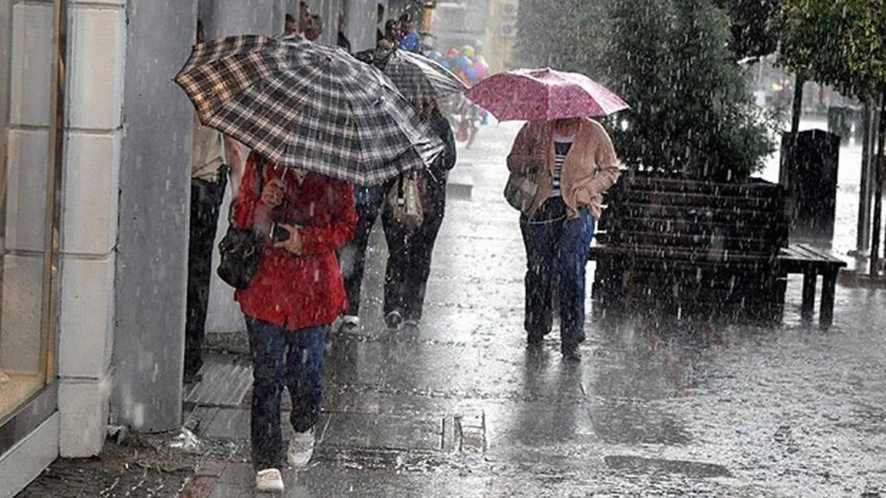 Hafta sonu planı olanlara uyarı! Cuma arasından sonra 2 gün kuvvetli yağış geliyor