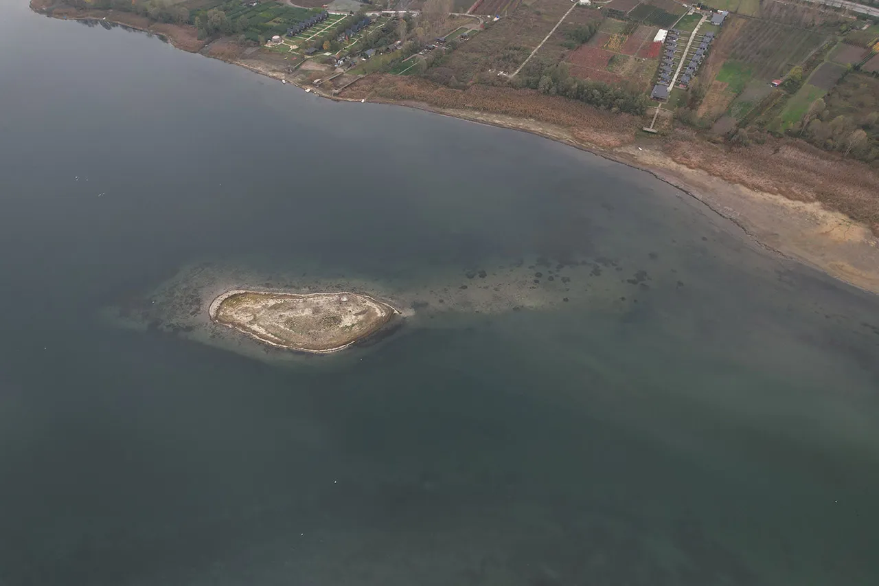 İznik kalıntısı akıllara geldi! Suları çekilen Sapanca Gölü'nün altından tarih çıktı