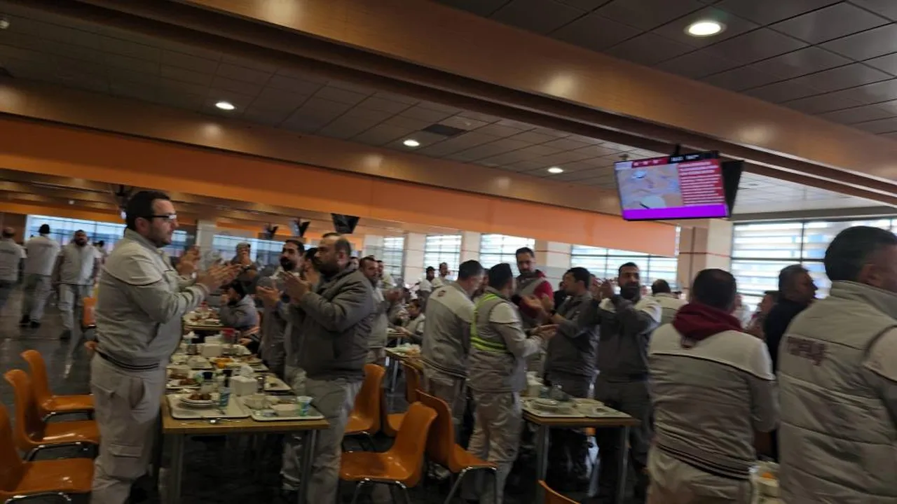 Otomotiv devi TOFAŞ’ta isyan çıktı! İşçiler çatal kaşıkla eylem başlattı