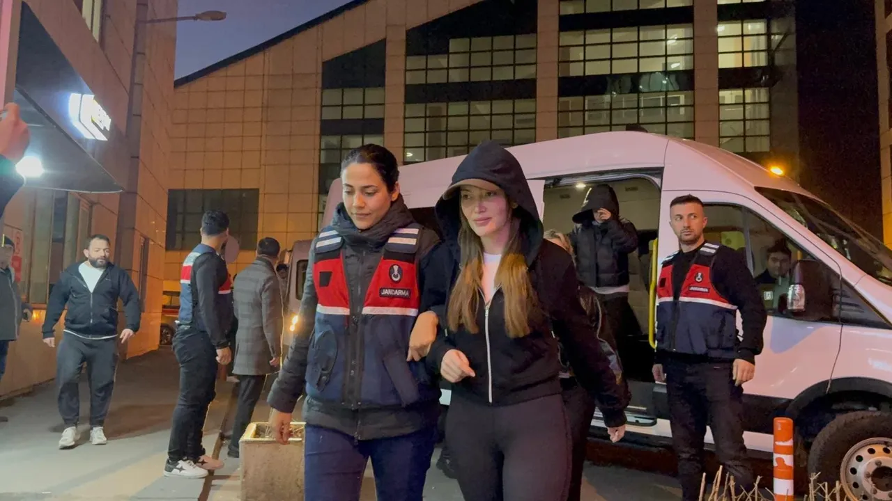 Şafak operasyonuyla gözaltına alınmıştı: Serbest bırakılan Danla Biliç'ten ilk açıklama geldi!