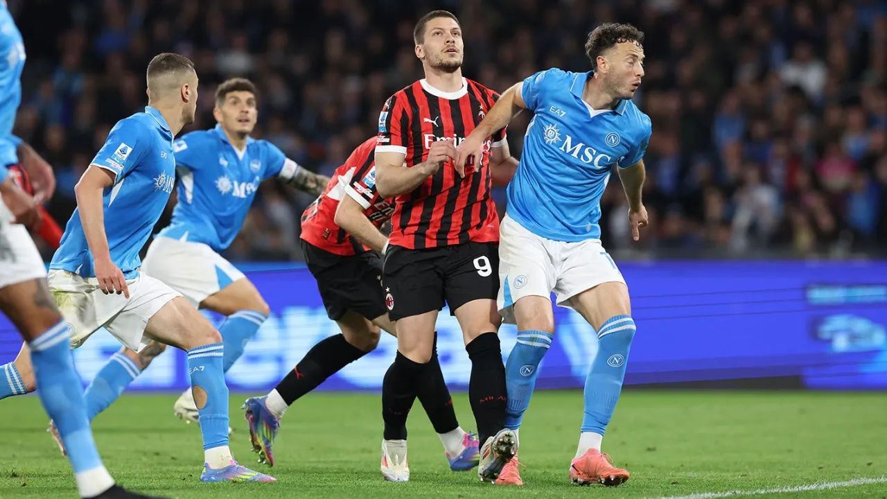 Şifresiz canlı yayınlanacak! Napoli-Milan maçı hangi kanalda, şifresiz mi? İtalya Süper Kupa Yarı Final