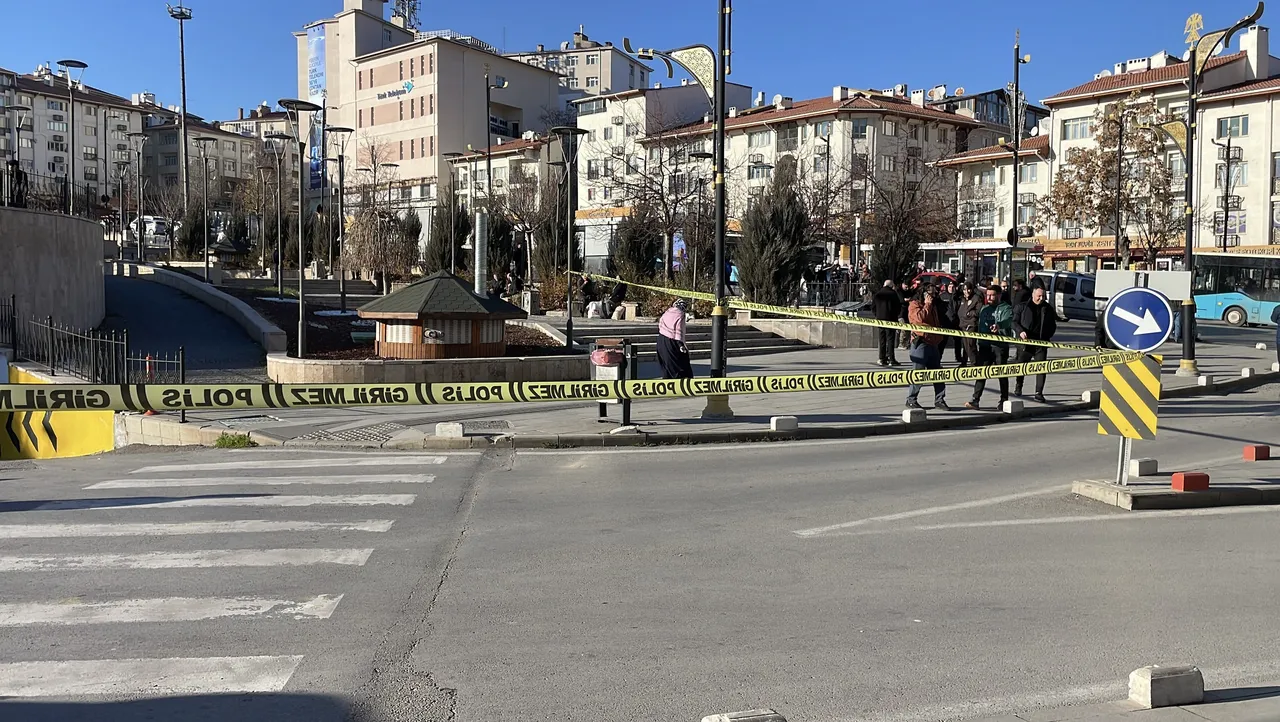Sivas’ta panik anları! İçinde bomba var sanılan kutu boş çıktı