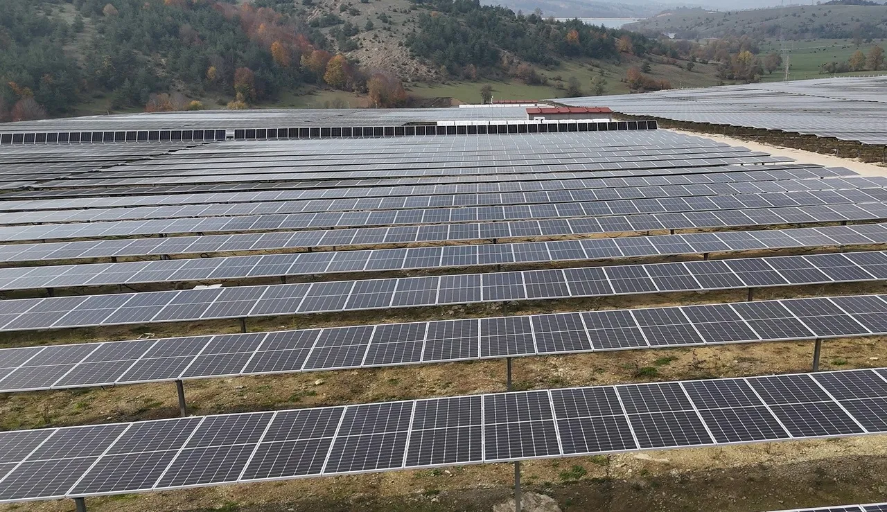 Türkiye’nin en büyük güneş enerji santralinden 296 milyon liralık tasarruf