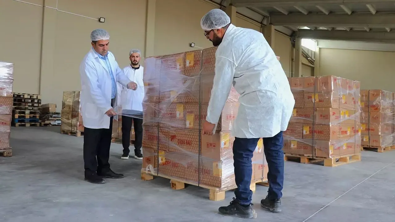 Van'da devlet desteğiyle tesis kurdu, tonlarca balı Dubai'ye gönderdi!