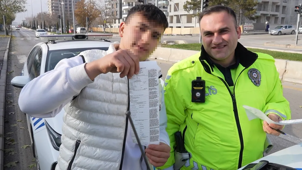 Yolcu kapısından inip kaçmaya çalıştı dronu unuttu! Cezayı yiyince polisle hatıra fotoğrafı çektirdi