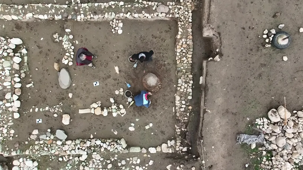 2600 yıllık keşkek kazanı! Amasya kazılarında tarihi tandır keşfedildi