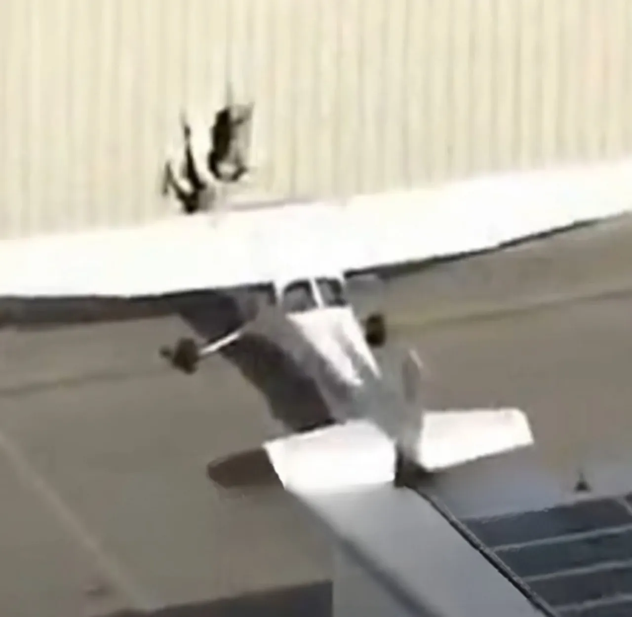 ABD'de akıllara durgunluk veren olay! Kaçırmaya çalıştığı uçakla kaza yaptı