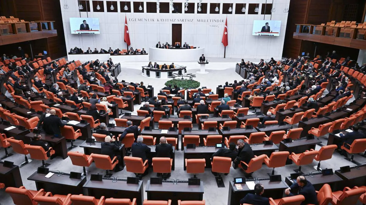 AK Parti, 'Terörsüz Türkiye' raporunu TBMM'ye sundu