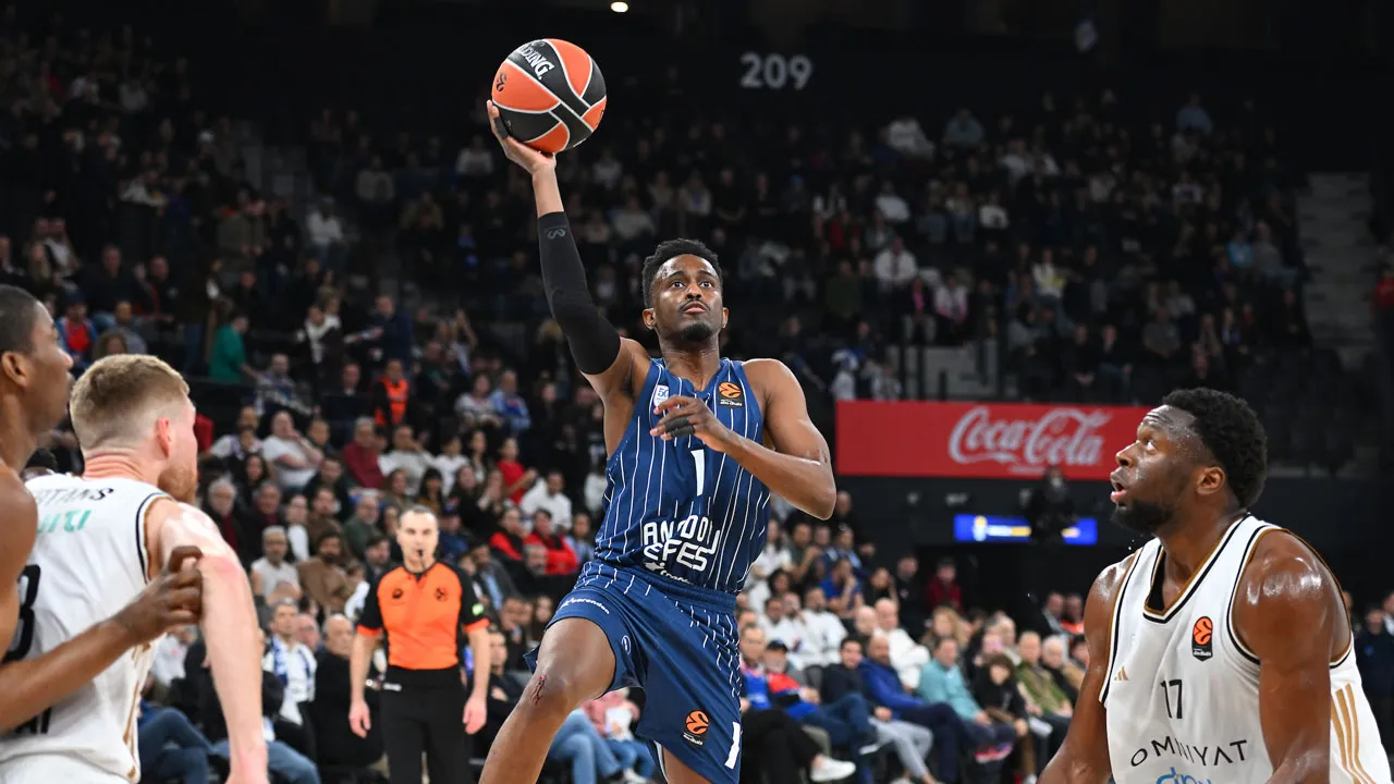 Anadolu Efes, Dubai Basketbol’a mağlup oldu