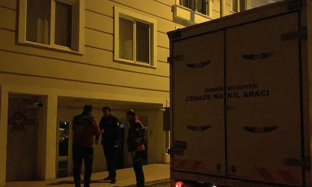 Apartmanda sessiz ölüm: Komşuları merdivende cesedini buldu