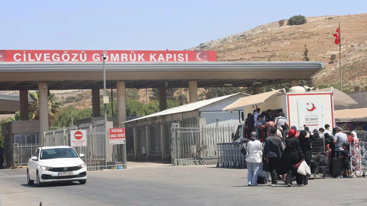 BM Temsilcisi Llosa: Korku yerini umuda bıraktı Suriyeliler dönüşe geçti