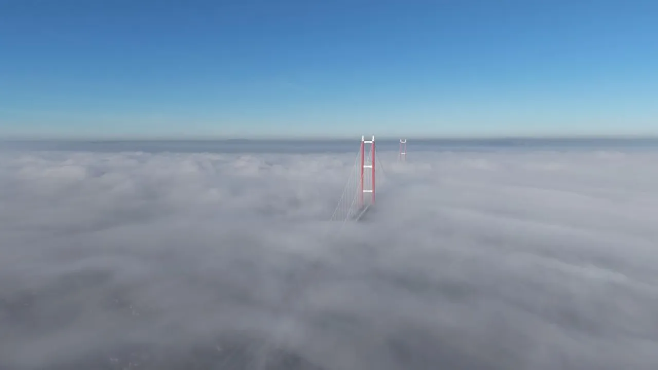 Çanakkale Köprüsü sisten kayboldu! 
