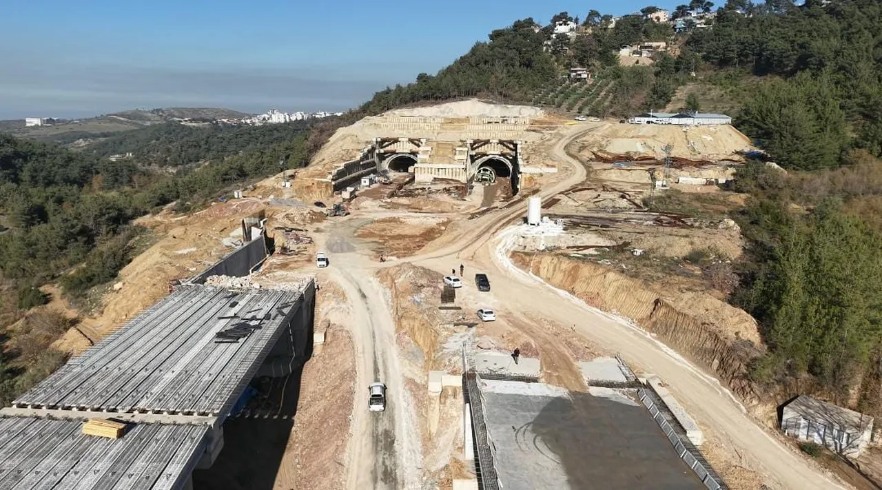 Hatay'da dağlar delindi, Alanya ışığı gördü! Ulaştırmaya 2 yeni nefes daha