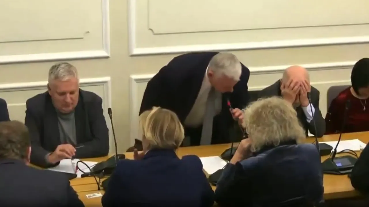 Komisyonda gergin anlar! Milletvekili, toplantıyı Gerizekalılar diyerek terk etti