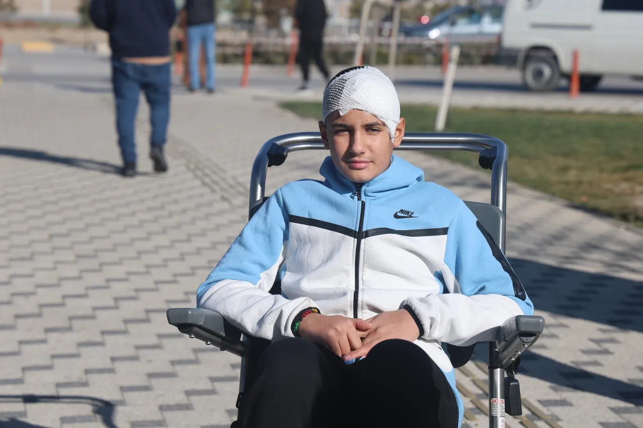 Arkadaşı başını taşla ezdi: Titanyumdan kafatası yapıldı