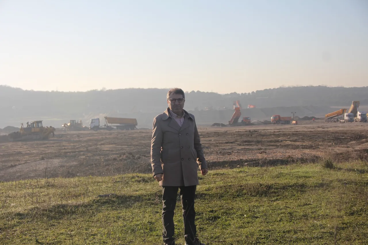 Türkiye Gazetesi Haber Müdürü Fatih Selek, bölgede incelemelerde bulundu.