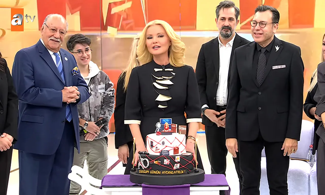 Müge Anlı’ya yayında 52. yaş kutlaması! Rahmi Özkan ‘altın’ geleneğini bozmadı