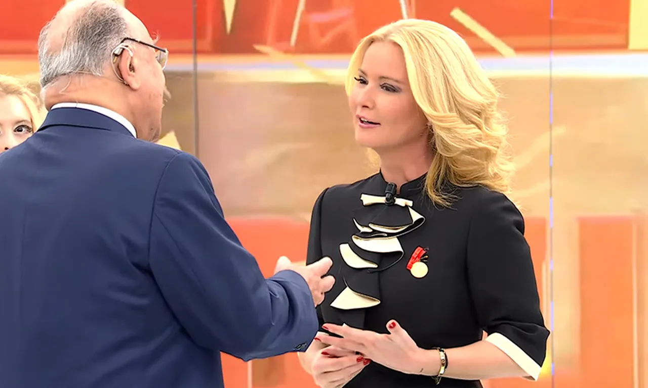 Müge Anlı’ya yayında 52. yaş kutlaması! Rahmi Özkan ‘altın’ geleneğini bozmadı