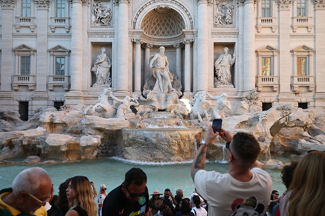 Roma turist akını sonrası karar aldı: Trevi Çeşmesi artık paralı!