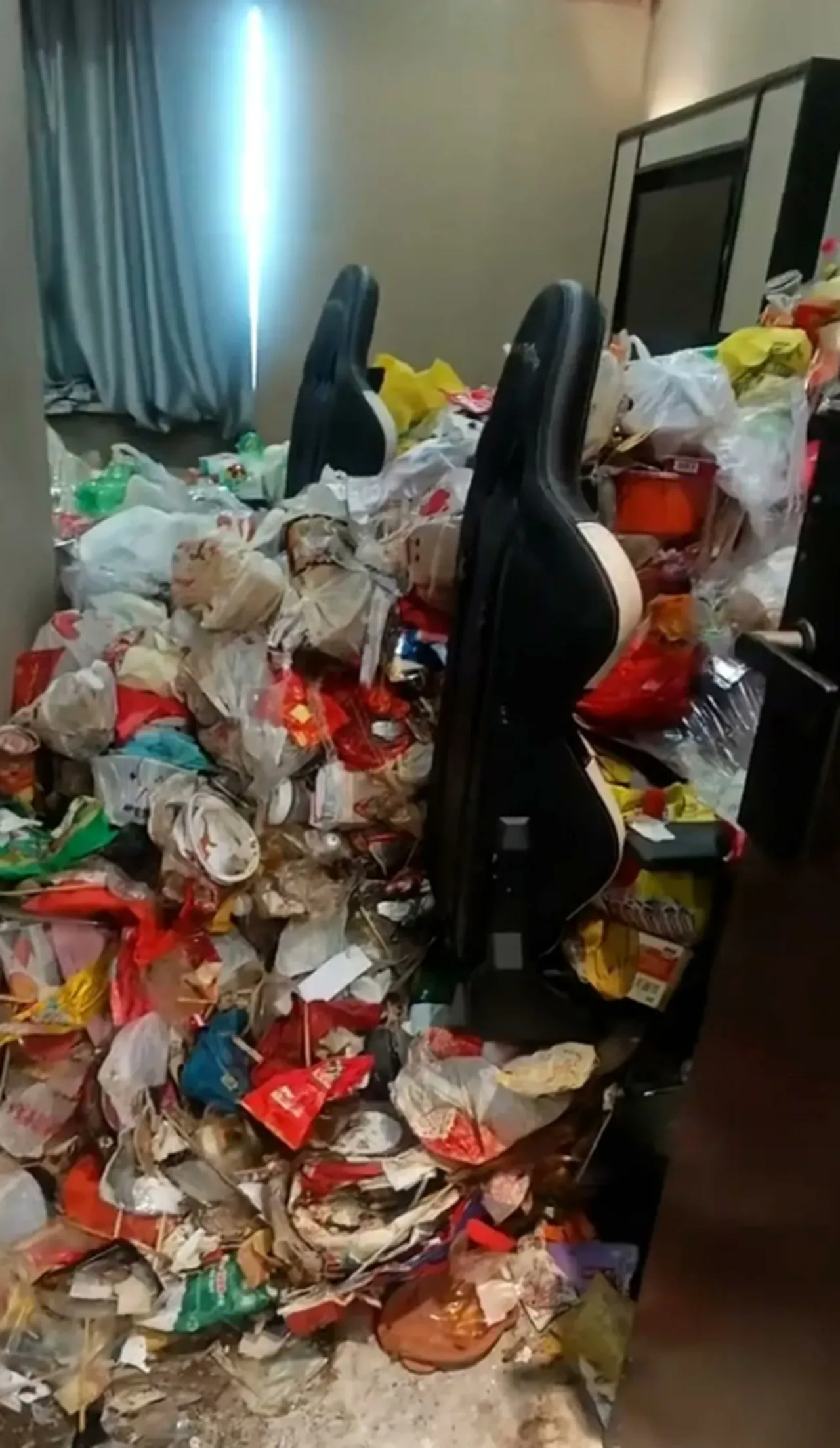 Şok eden manzara! 2 yıl boyunca aynı odada kaldı, otel yönetimine ‘pes’ dedirtti