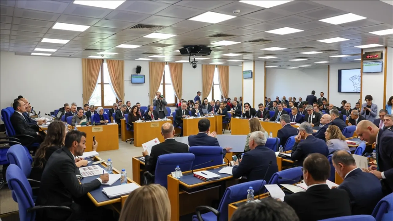 2026 bütçesi komisyondan geçti! Üst düzey kamu görevlilerinde ek ödemelerde artış