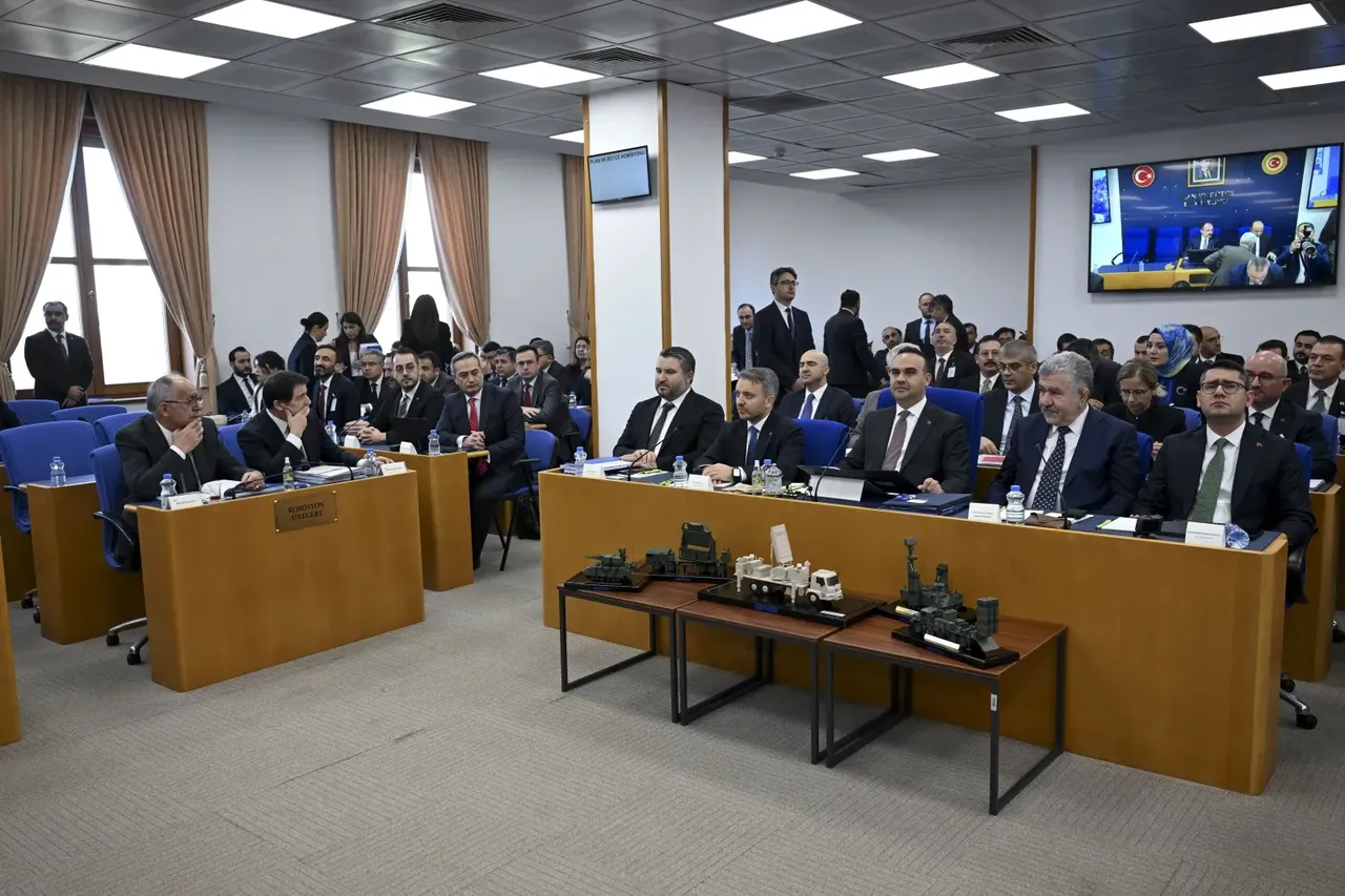 2026 bütçesi komisyondan geçti! Üst düzey kamu görevlilerinde ek ödemelerde artış