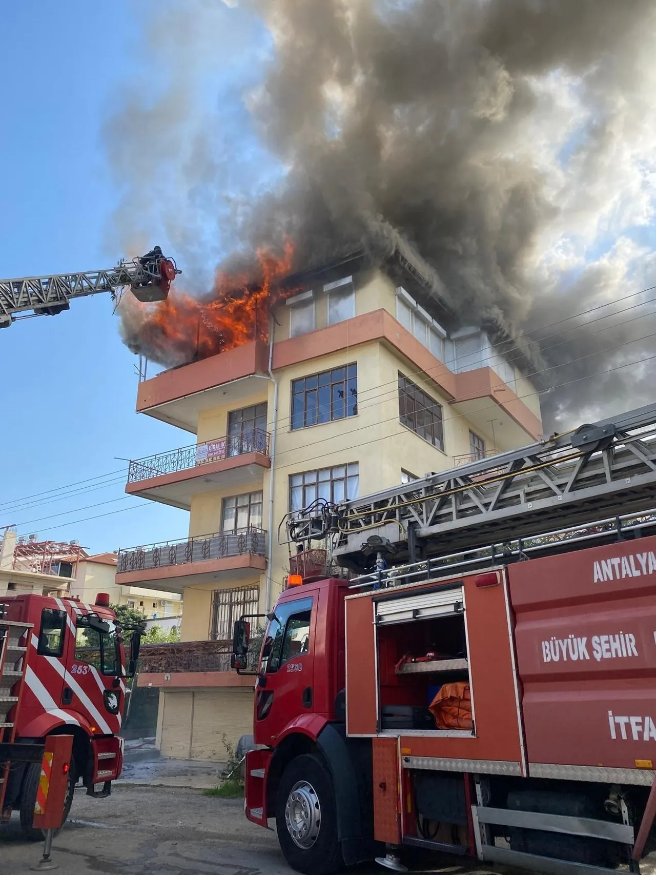 Anne ve 3 çocuğu ölümden döndü