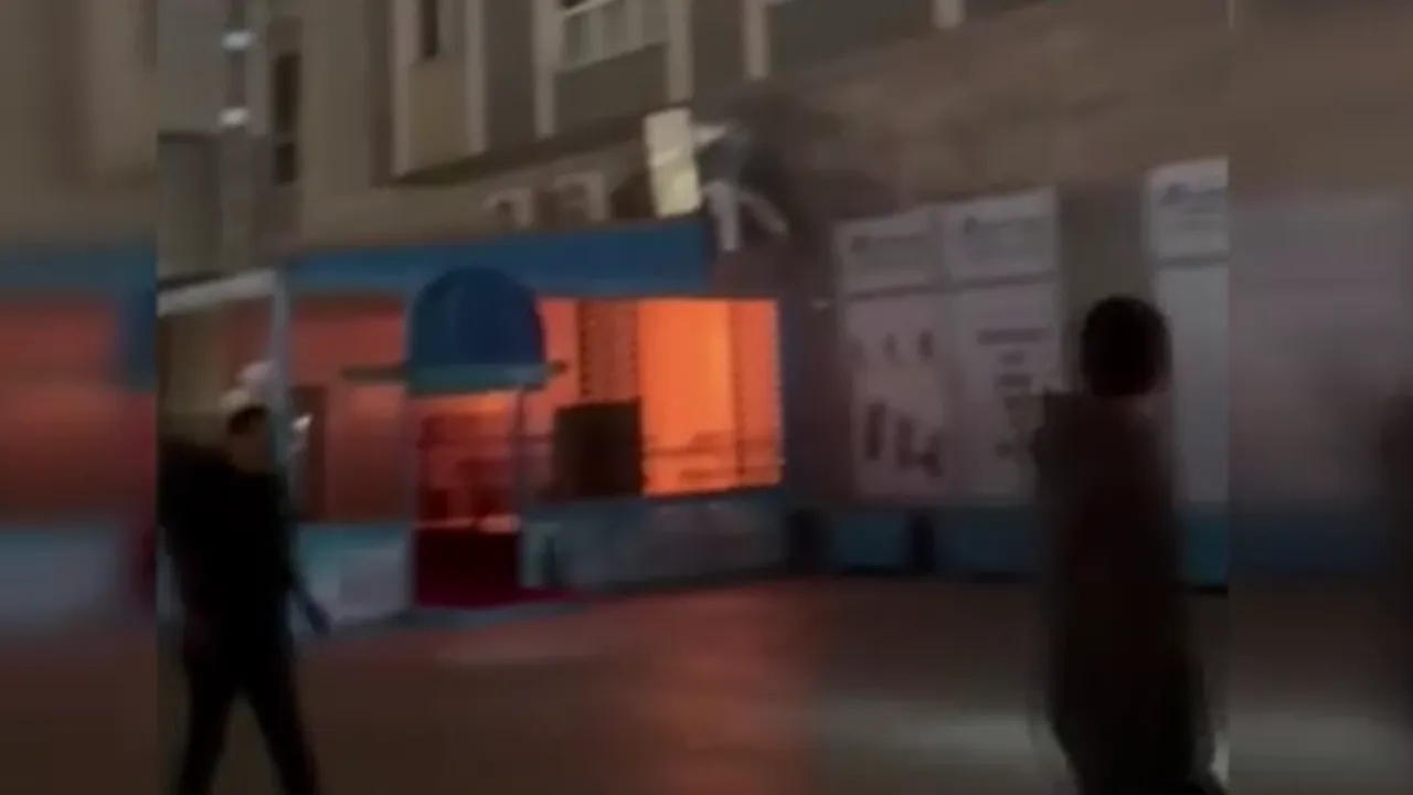 Başakşehir’de restoranda yangın: Mahsur kalanları itfaiye kurtardı