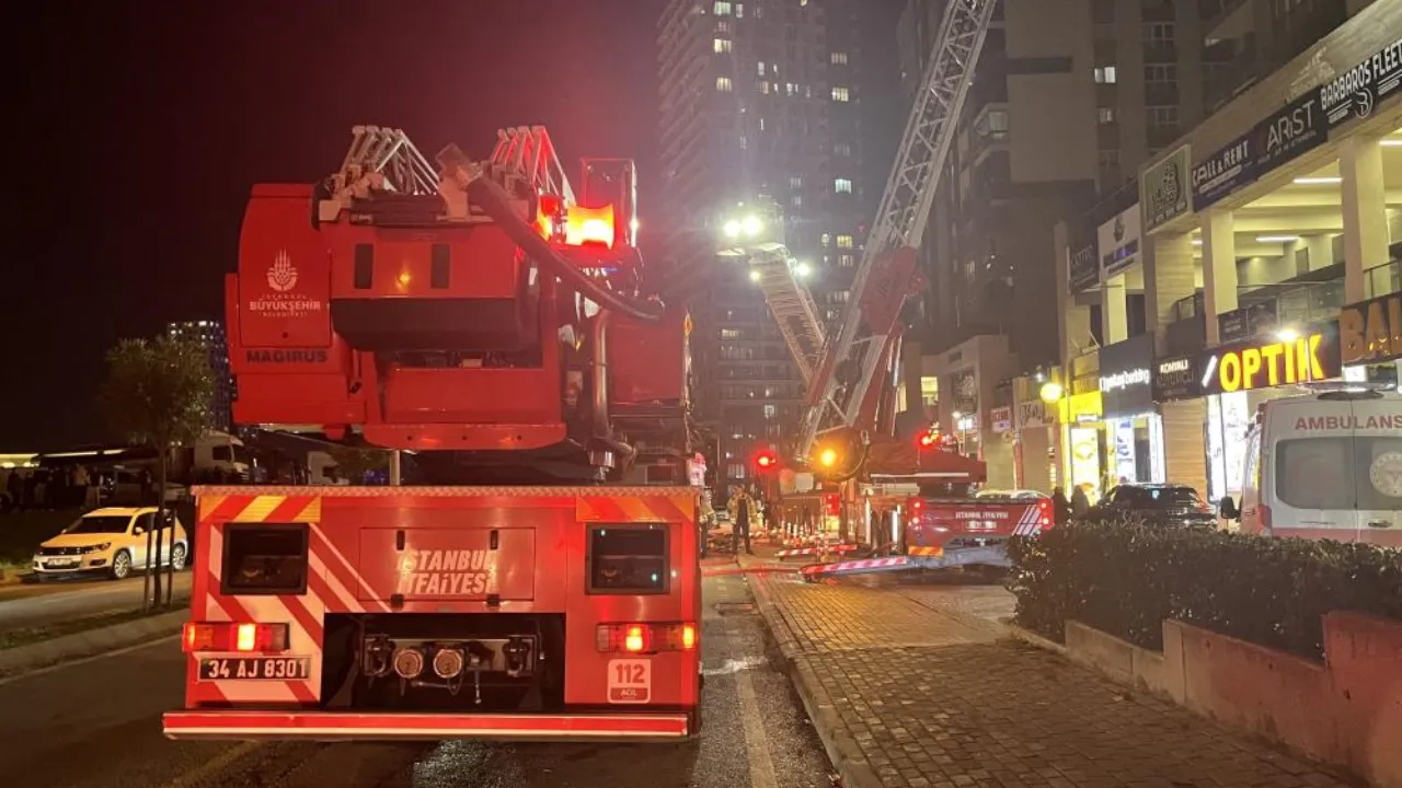 Başakşehir’de restoranda yangın: Mahsur kalanları itfaiye kurtardı
