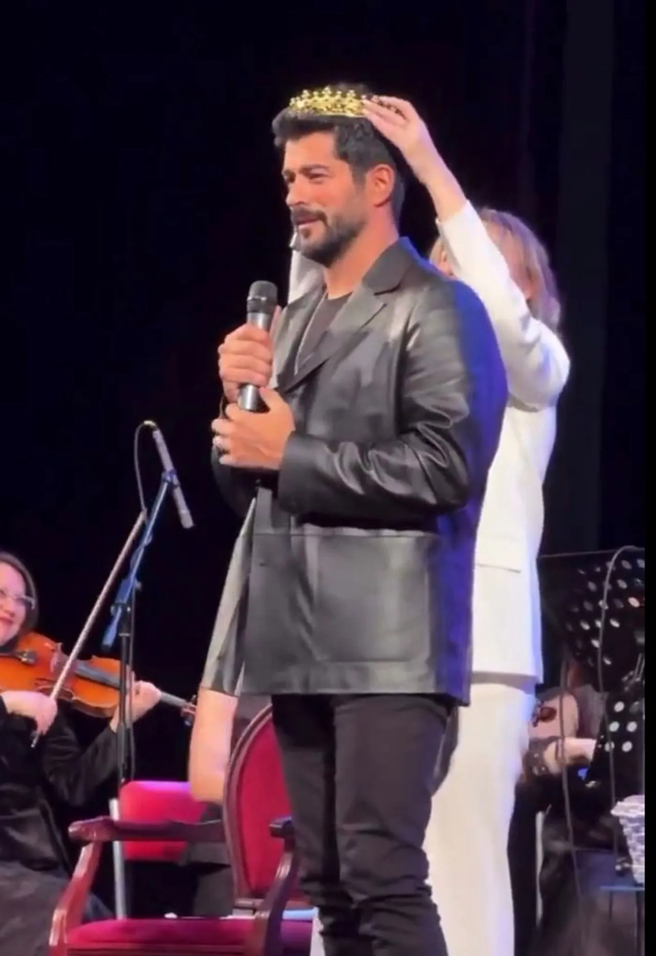 Burak Özçivit, Rusya’da ‘kral’ seçildi! 20 milyon TL iddiası gündeme oturdu