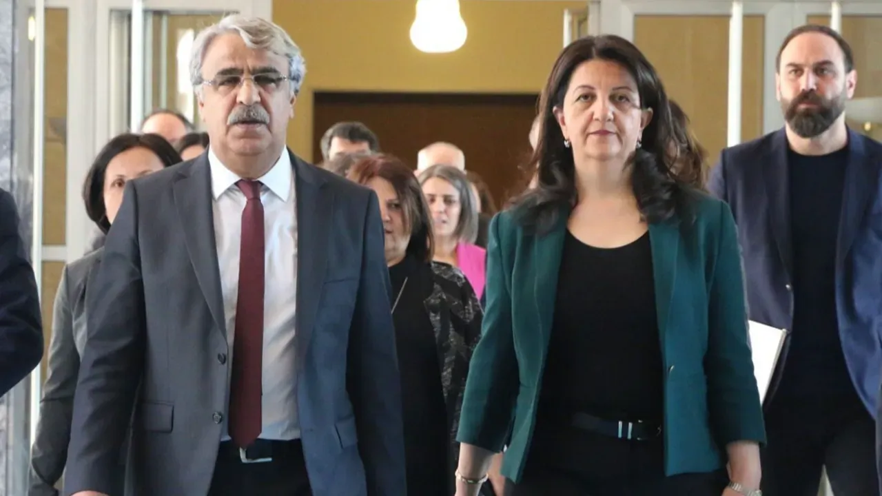 DEM heyeti İmralı'dan döndü!