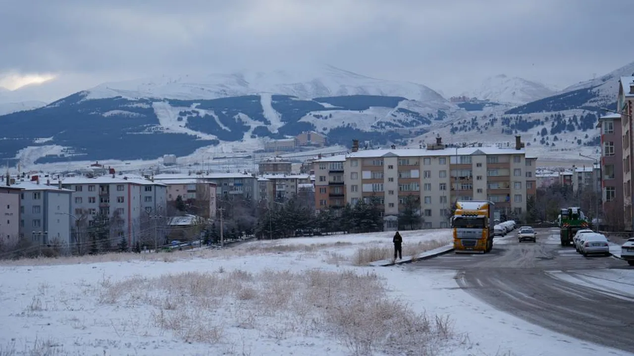 Erzurum, Kars, Ardahan, Ağrı ve Tunceli kara teslim oldu! Çok sayıda ekip alarma geçti