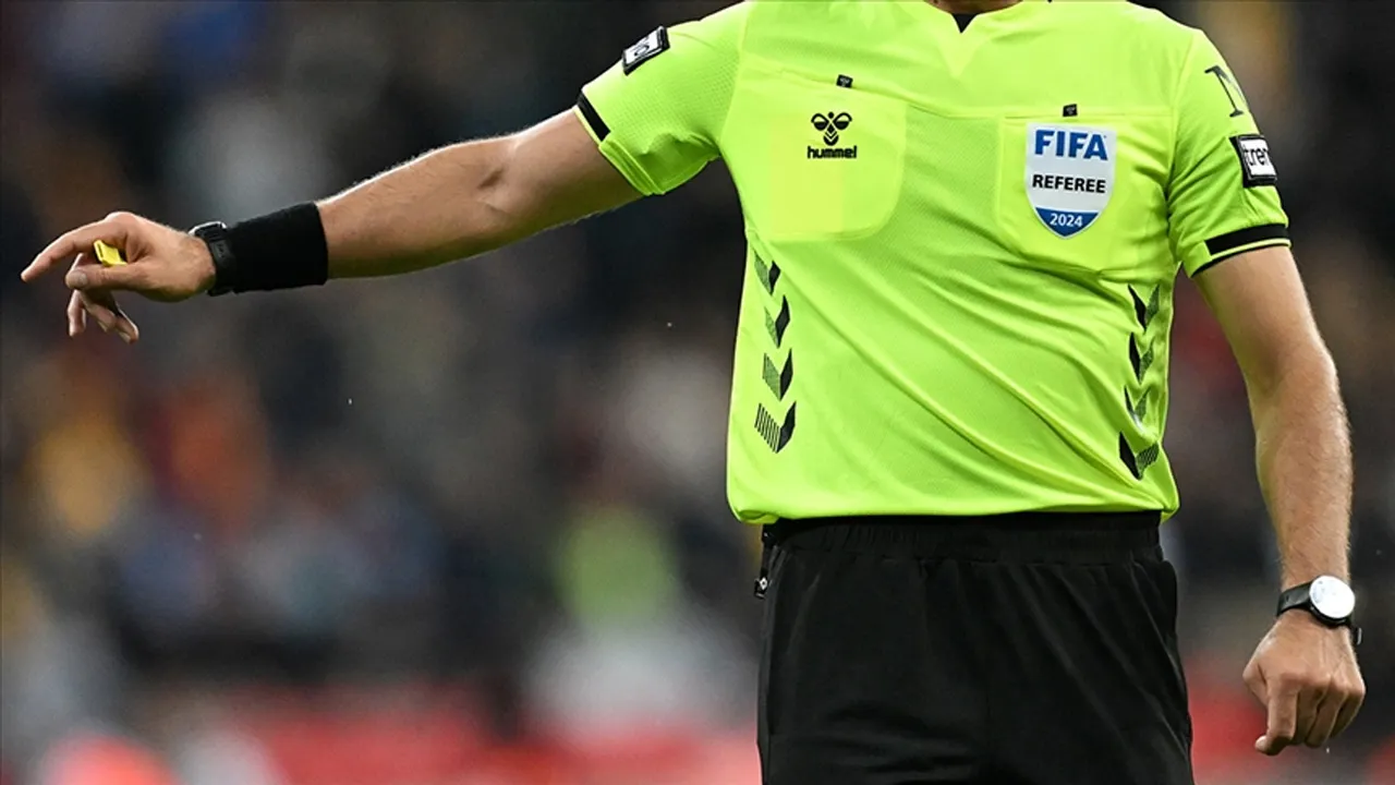 Hakemi Darbeden Futbolcu ve Babası Tutuklandı