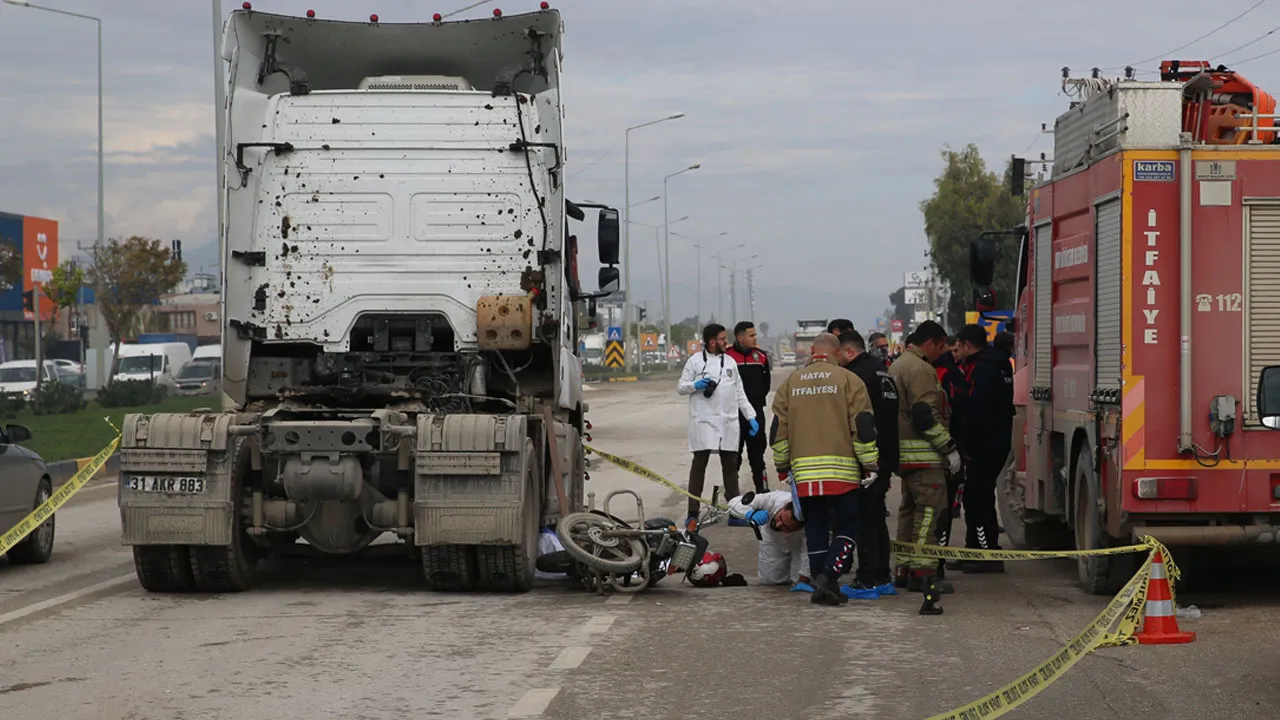 Hatay'da feci kaza: Anne ve 2 aylık bebeği tırın altında kaldı