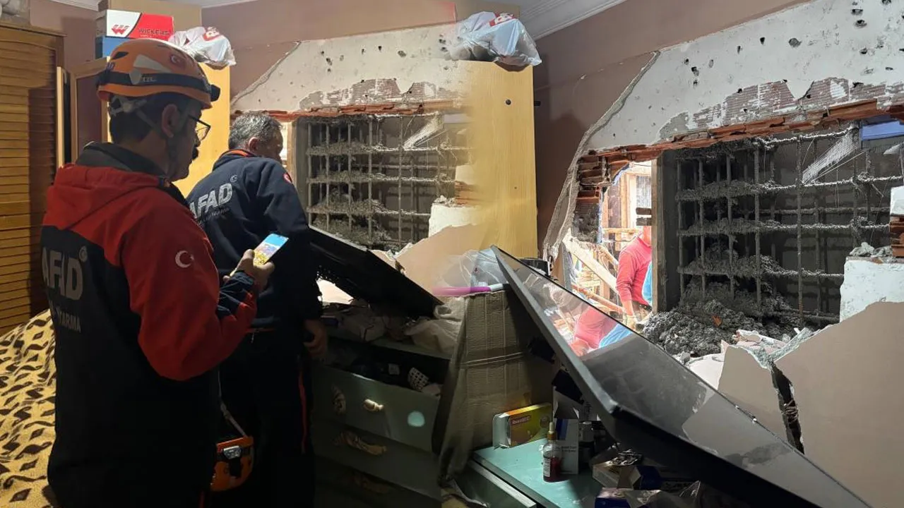 Kocaeli'de bir garip olay: Dairenin zili çalınca yatak odasının yıkıldığını öğrendi