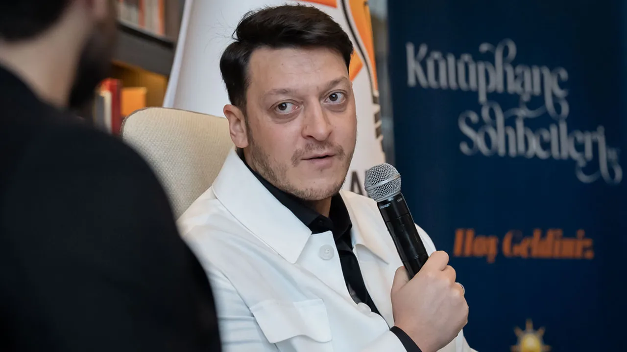 Mesut Özil: Telefonumda en ünlüsü Sayın Cumhurbaşkanım, gerisi yalan