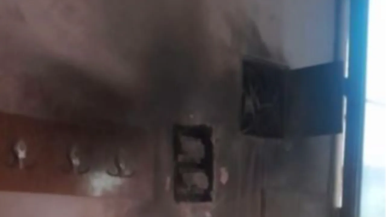 Namaz vakti camiye yıldırım düştü! Faciayı cemaat önledi