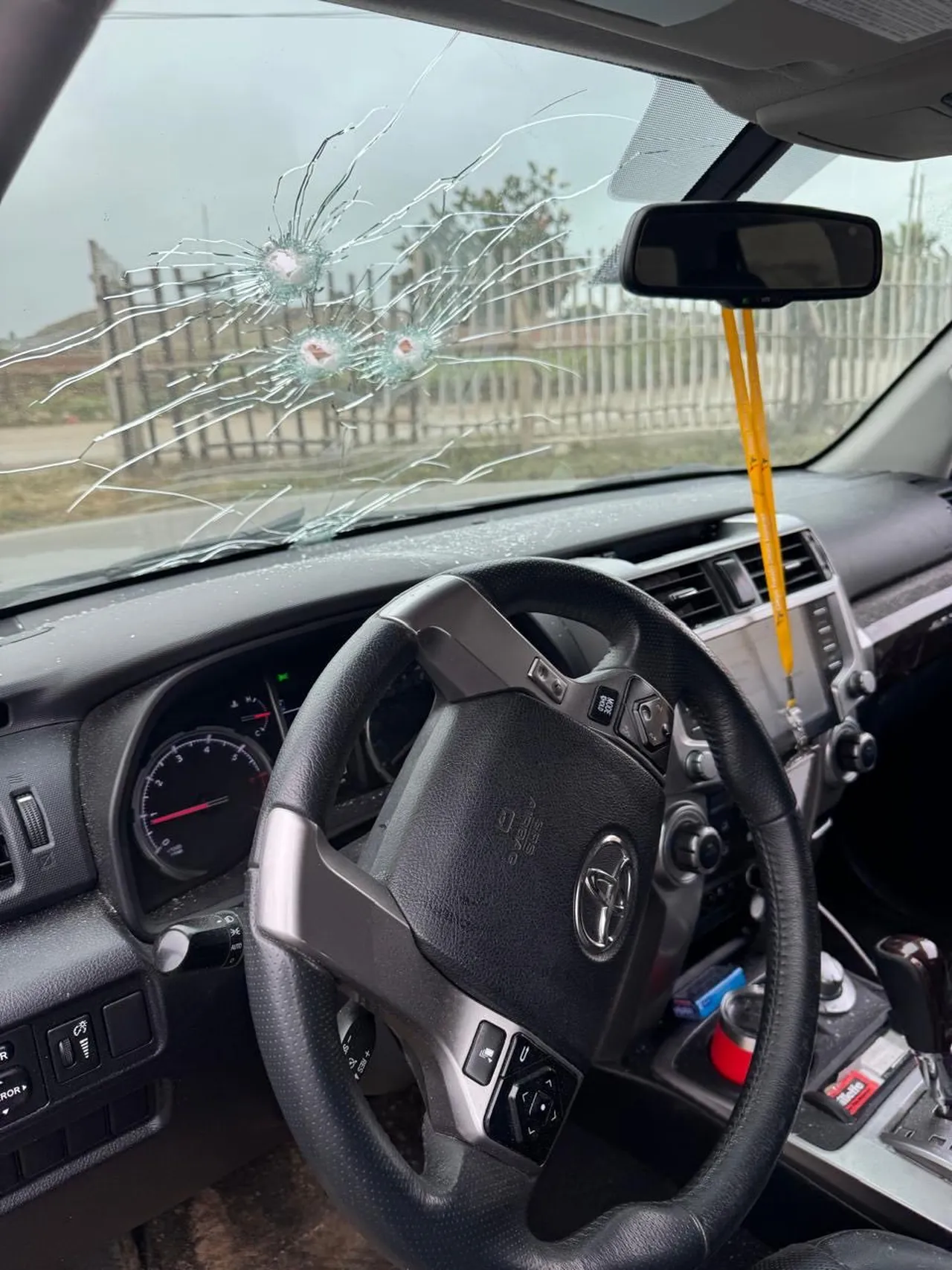 Belaunde'nin saldırıya uğrayan aracındaki hasarın en net görüntüsü