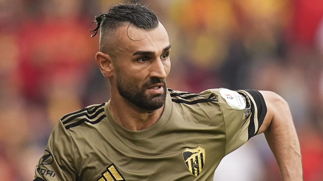 Serdar Dursun’a derbi tepkisi: Milli futbolcu paylaşımlarını sildi