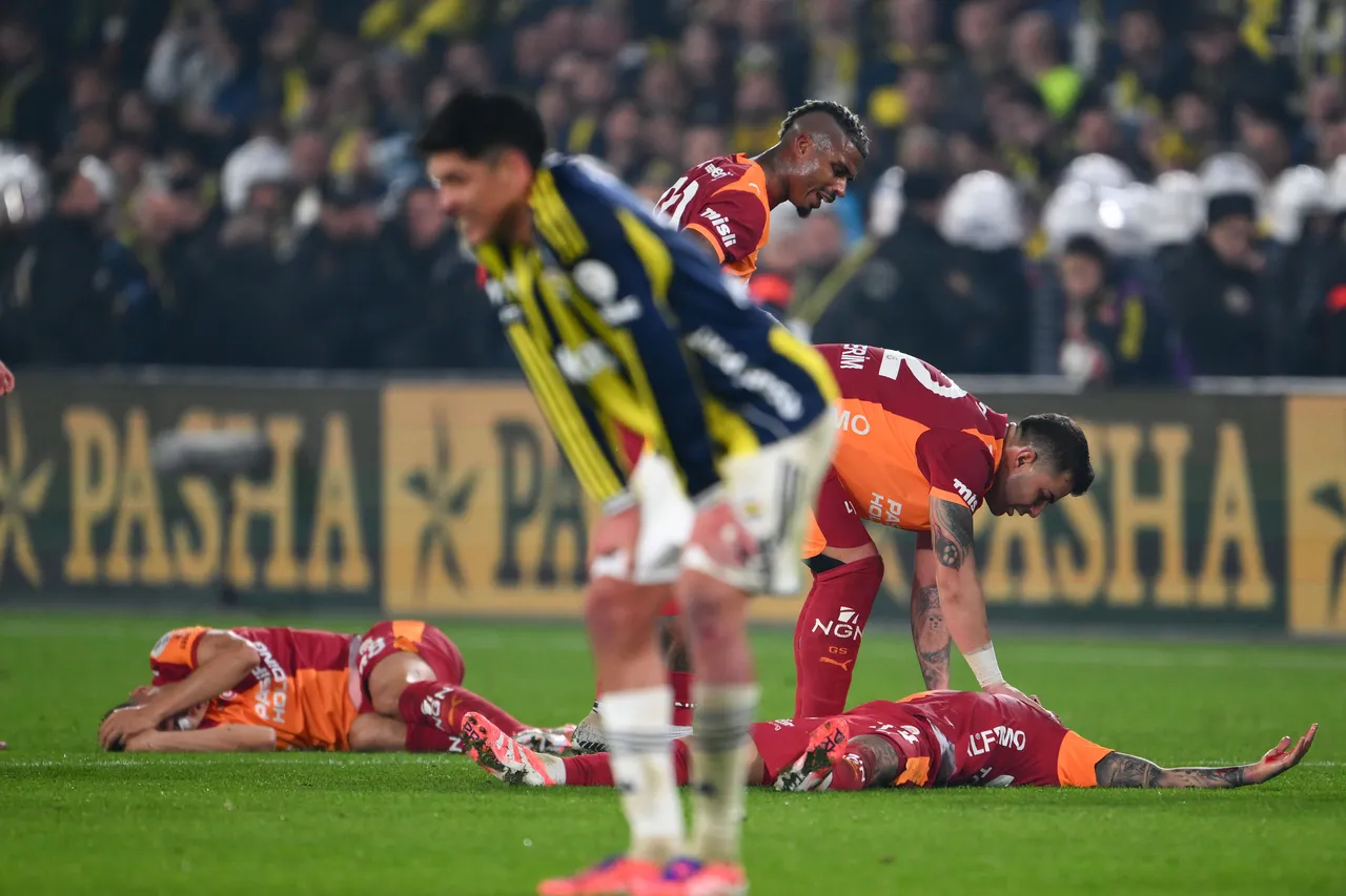 Trendyol Süper Lig'in 14. haftasındaki derbide Fenerbahçe, Galatasaray ile 1-1 berabere kaldı