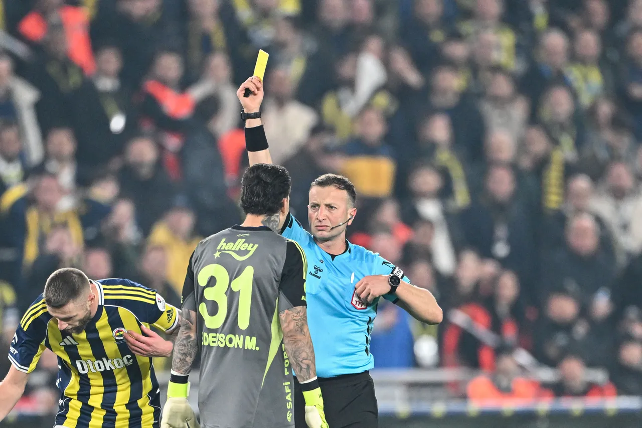 Derbinin hakemi Yasin Kol, trio tarafından değerlendirildi