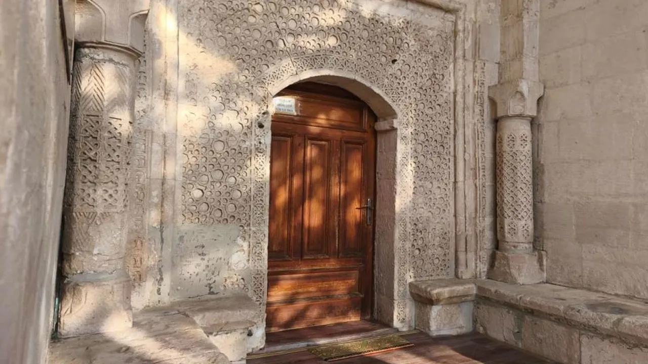 Tunceli’de 621 yıllık mimari ustalık! Denge sütunları deprem hasarını gösteriyor