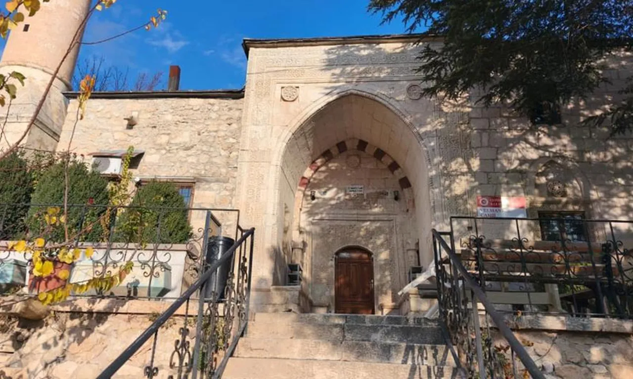 Tunceli’de 621 yıllık mimari ustalık! Denge sütunları deprem hasarını gösteriyor