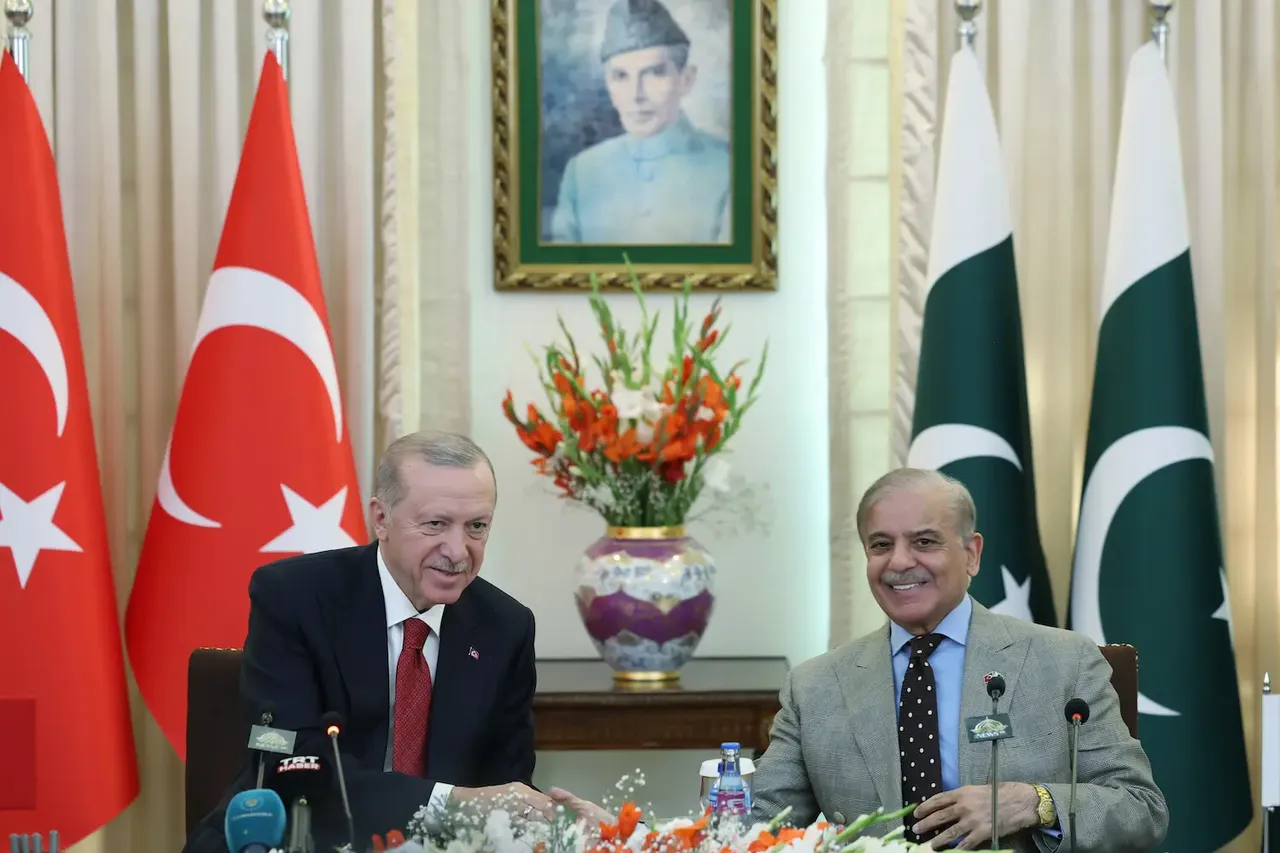 Cumhurbaşkanı Erdoğan ile Pakistan Başbakanı Şerif, "Stratejik Ortaklığın Derinleştirilmesi, Çeşitlendirilmesi ve Kurumsallaştırılması" bildirisine imza attı